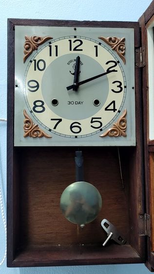 นาฬิกาแขวนผนังระบบไขลาน ยี่ห้อตราสมอ ลูกตุ้มสั้น ตัวเรือนไม้ เดินและระบบตีทำงานปกติ ลายน้ำสวย แขวนโชว์ในบ้าน เป็นเครื่องประดับบ้านได้อย่างดี รูปที่ 2