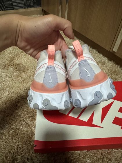 รองเท้าผ้าใบNike รูปที่ 2