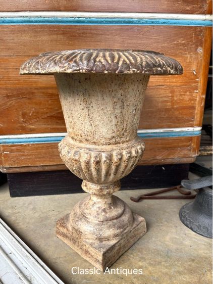 กระถางหลุยส์ เหล็กหล่อใบใหญ่ A5