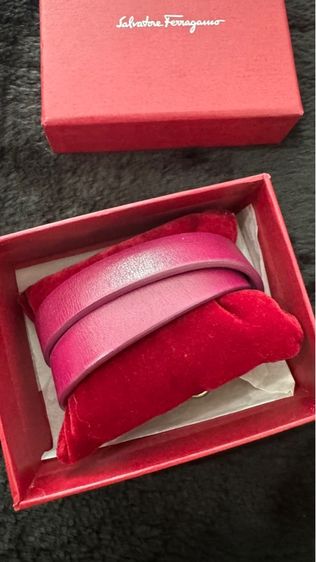 SALVATORE FERRAGAMO กำไลข้อมือหนังซัลวาตอเร่ เฟอร์รากาโม รูปที่ 2