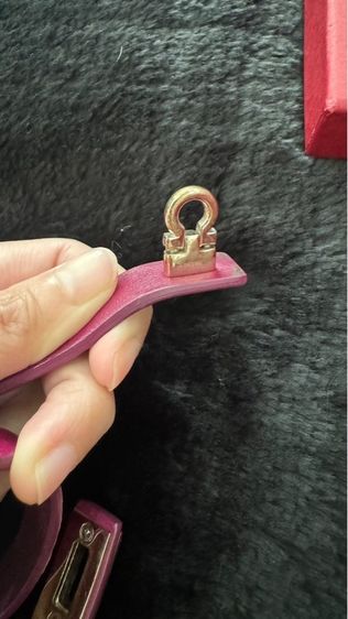 SALVATORE FERRAGAMO กำไลข้อมือหนังซัลวาตอเร่ เฟอร์รากาโม รูปที่ 4