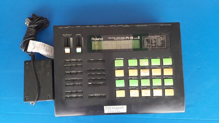 เครื่องทำจังหวะ Roland R-8 MKII รูปที่ 9