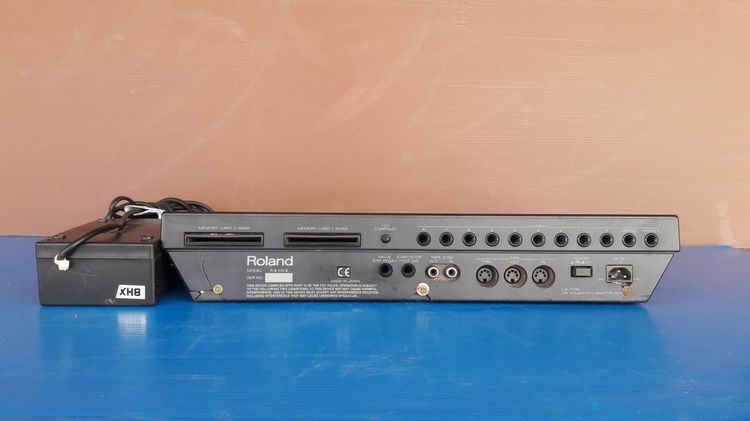 เครื่องทำจังหวะ Roland R-8 MKII รูปที่ 2