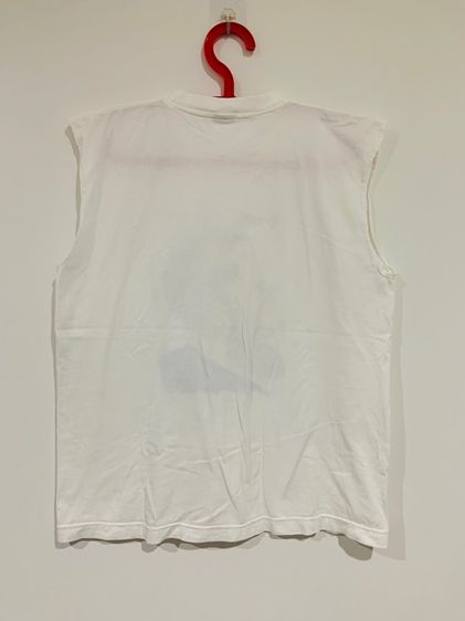 เสื้อยืดแขนกุด แท้ 💯 size วัดจริงขนาด อก 22 ยาว 27.5  นิ้ว สภาพใหม่มาก สีขาว ลายหายาก เนื้อผ้าดีมากนิ่มใส่สบาย หายากน่าสะสมครับ รูปที่ 5