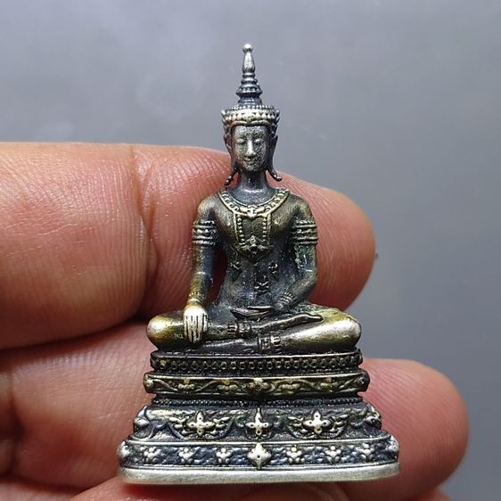 พระกริ่งพุทธมหาบารมีนุภาพพิสุทธิ์ อนุตตรสังคามวิชัย เนื้อเงินรมดำ ผลงานศิลปินแห่งชาติ อ.จักรพันธุ์ โปรษยกฤต ปี2553 พร้อมกล่องเดิม หายาก รูปที่ 3