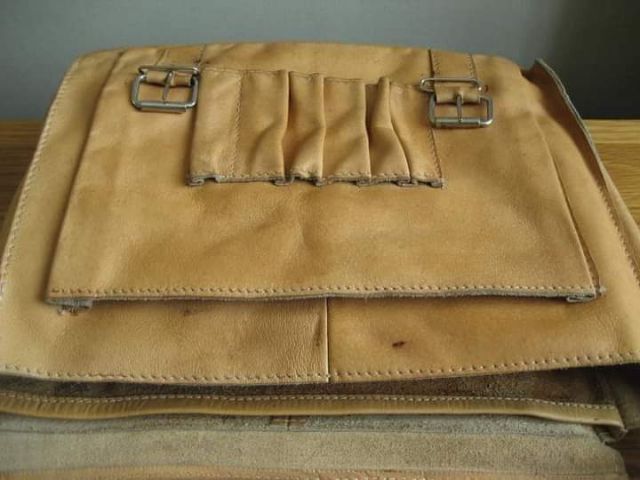 ขายกระเป๋าสะพายข้างใบใหญ่ หนังสีน้ำตาลธรมชาติ อ่อนๆ รูปที่ 3