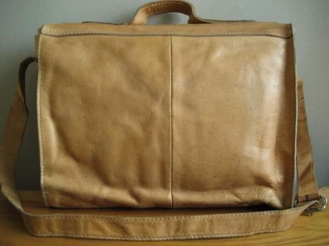 ขายกระเป๋าสะพายข้างใบใหญ่ หนังสีน้ำตาลธรมชาติ อ่อนๆ รูปที่ 2