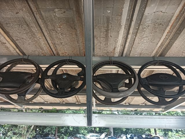 วงพวงมาลัยรถเก๋งและสวิทซ์ยกเลี้ยว รูปที่ 4