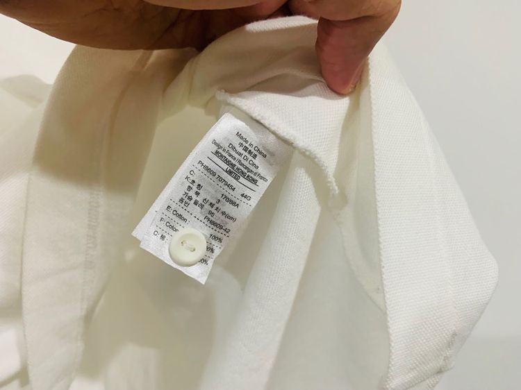 เสื้อโปโล LACOSTE แท้ 💯 size 3 ขนาด อก 19.5 ยาว 27 นิ้ว สภาพดีมาก สีขาวเนื้อผ้าดีมากนิ่มใส่สบาย หายากน่าสะสมครับ รูปที่ 4