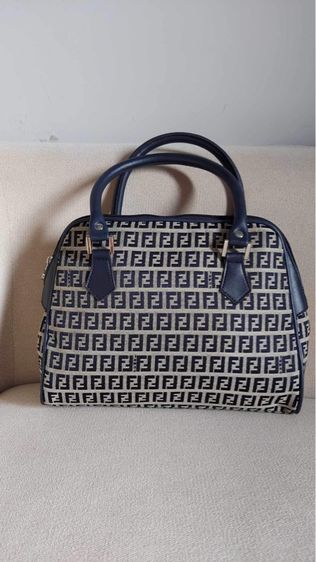 กระเป๋าถือผ้า Fendi รูปที่ 2