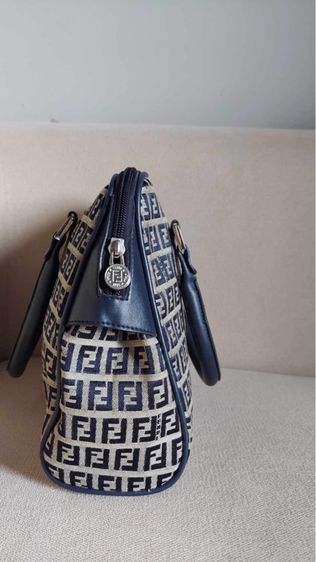 กระเป๋าถือผ้า Fendi รูปที่ 4