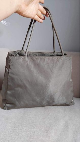กระเป๋า Prada nylon แท้สีเขียวขี้ม้า รูปที่ 2