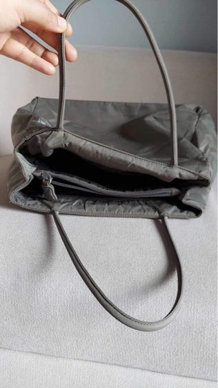 กระเป๋า Prada nylon แท้สีเขียวขี้ม้า รูปที่ 13