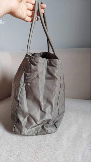 กระเป๋า Prada nylon แท้สีเขียวขี้ม้า รูปที่ 4