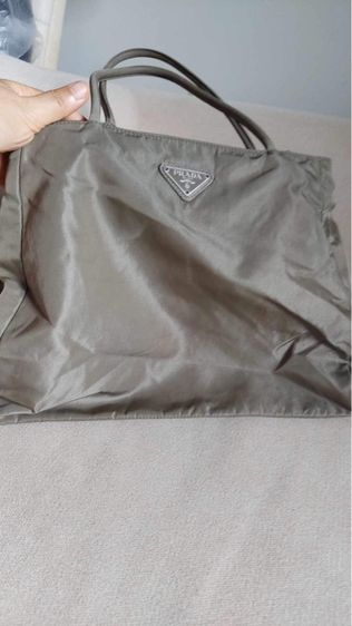 กระเป๋า Prada nylon แท้สีเขียวขี้ม้า รูปที่ 15