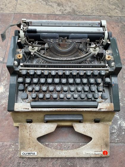 เครื่องพิมพ์ดีด OLYMPIA รูปที่ 2