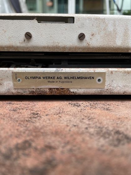 เครื่องพิมพ์ดีด OLYMPIA รูปที่ 4