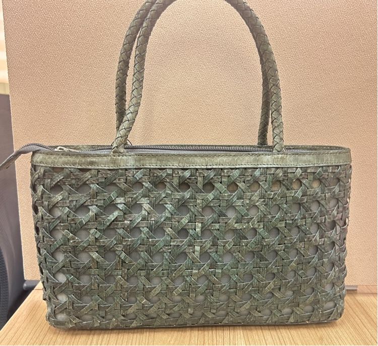 กระเป๋าถือ หนังงูแท้สาน ป้ายห้อย รูปที่ 2