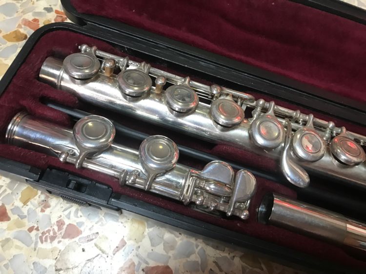 เครื่องดนตรีฟรุต YAMAHA F100Sll MADE lN JAPAN สีเงิน สภาพดีพร้อมกระเป๋ากล่อง รูปที่ 3