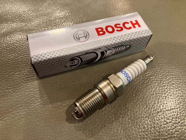 หัวเทียน Benz Bosch แท้ ใส่ M102 , M103 W123 W124 W201 W126 W108 W109 230E 300E 190E