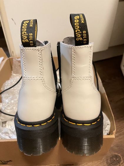 รองเท้าบูท dr martens airwair with bouncing soles white รูปที่ 3