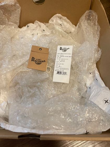 รองเท้าบูท dr martens airwair with bouncing soles white รูปที่ 7