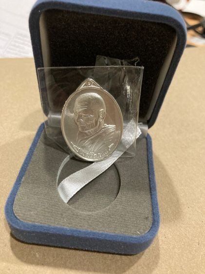 เหนือดวง ลป. ศิลา เนื้อเงิน  รูปที่ 3