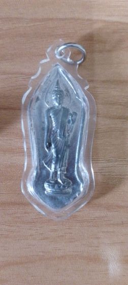 พระ25ศตวรรษ ปี2500 แท้ มีเข็มนิยมสวยครับ รูปที่ 4