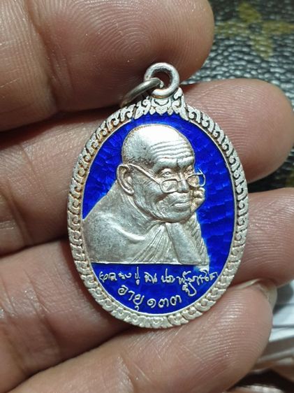 เหรียญปู่หิน ปภงกโร อายุ 133 ปี วัดโพธาราม ขอนแก่น ปี 40 เนื้อเงิน ลงยาน้ำเงิน สวยแชมป์โลกไม่ผ่านการใช้ รูปที่ 3