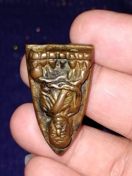 พระหลวงปู่ทวด หลังเตารีด พิมพ์ใหญ่ เนื้อนวะ ปี 2505 พิมพ์คม ตำหนิครบ ถูกพิมพ์ พระล่ำใหญ่ หนา มีคราบขี้เบ้า ผิวไฟเดิมๆ กลับดำ ตะไบสวย หลังมีจ รูปที่ 9