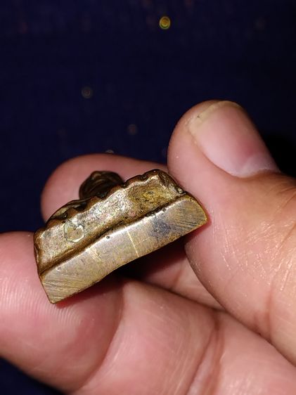 พระหลวงปู่ทวด หลังเตารีด พิมพ์ใหญ่ เนื้อนวะ ปี 2505 พิมพ์คม ตำหนิครบ ถูกพิมพ์ พระล่ำใหญ่ หนา มีคราบขี้เบ้า ผิวไฟเดิมๆ กลับดำ ตะไบสวย หลังมีจ รูปที่ 7