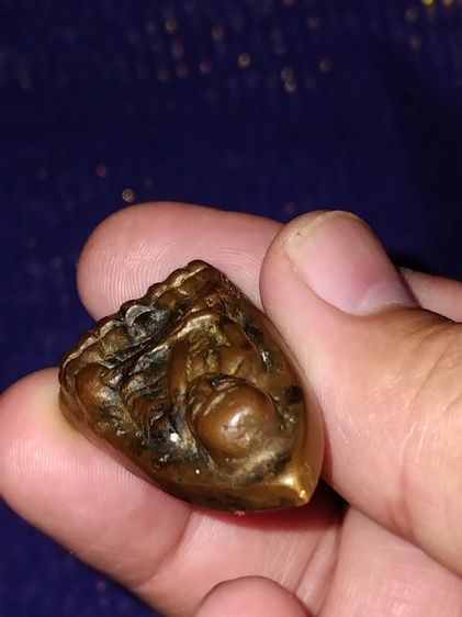 พระหลวงปู่ทวด หลังเตารีด พิมพ์ใหญ่ เนื้อนวะ ปี 2505 พิมพ์คม ตำหนิครบ ถูกพิมพ์ พระล่ำใหญ่ หนา มีคราบขี้เบ้า ผิวไฟเดิมๆ กลับดำ ตะไบสวย หลังมีจ รูปที่ 8