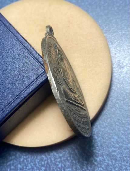 เหรียญเสือคู่ ลาภผล พูนทวี ลพ.สุด วัดกาหลง  รุ่น นพเก้า  เนื้อทองแดงกะไหล่เงิน  โค้ดยันต์อุ  ออกวัดกาหลง ปี 20    P 465 รูปที่ 9