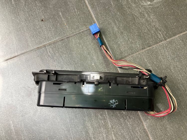 แผงจอควบคุมแอร์ Jaguar Daimler X300 XJ6 Sovereign ของแท้ มือสอง สภาพดี น๊อตล้อ ของใหม่ รูปที่ 4