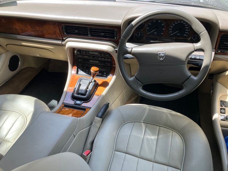 แผงจอควบคุมแอร์ Jaguar Daimler X300 XJ6 Sovereign ของแท้ มือสอง สภาพดี น๊อตล้อ ของใหม่ รูปที่ 9