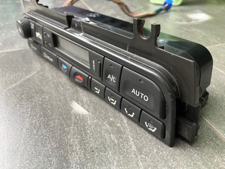 แผงจอควบคุมแอร์ Jaguar Daimler X300 XJ6 Sovereign ของแท้ มือสอง สภาพดี น๊อตล้อ ของใหม่ รูปที่ 7