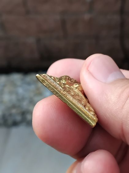 พระพุทธชินราชใบเสมา พิมพ์เล็ก เนื้อโลหะผสม หลังลายผ้า ขนาด 2.40 x 4.20 เซนติเมตร ความหนา 5 มิลลิเมตร เนื้อโลหะแห้ง เหี่ยว เก่าๆ สวยมา รูปที่ 5