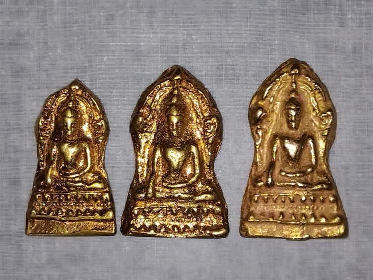 พระพุทธชินราชใบเสมา พิมพ์ใหญ่ฐานสูง เนื้อโลหะผสม หลังลายผ้า ขนาด 2.70 x 4.70 เซนติเมตร ความหนา 5 มิลลิเมตร เนื้อโลหะแห้ง เหี่ยว เก่าๆ รูปที่ 8