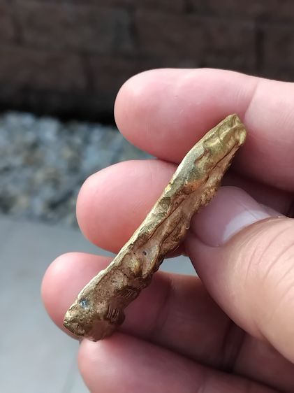 พระพุทธชินราชใบเสมา พิมพ์ใหญ่ฐานสูง เนื้อโลหะผสม หลังลายผ้า ขนาด 2.70 x 4.70 เซนติเมตร ความหนา 5 มิลลิเมตร เนื้อโลหะแห้ง เหี่ยว เก่าๆ รูปที่ 4