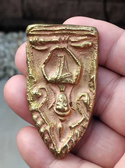 พระขุนแผน กรุวัดบ้านกร่าง จ.สุพรรณบุรี พิมพ์ทรงพลใหญ่ เนื้อทองผสม ขนาดสูง 6.3 cm กว้าง 3 cm พิมพ์คมชัด ​นิยมต้นๆของกรุ พระฟรอม์ดี​ ผิวแห้ง เ รูปที่ 6