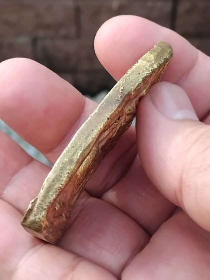 พระขุนแผน กรุวัดบ้านกร่าง จ.สุพรรณบุรี พิมพ์ทรงพลใหญ่ เนื้อทองผสม ขนาดสูง 6.3 cm กว้าง 3 cm พิมพ์คมชัด ​นิยมต้นๆของกรุ พระฟรอม์ดี​ ผิวแห้ง เ รูปที่ 4