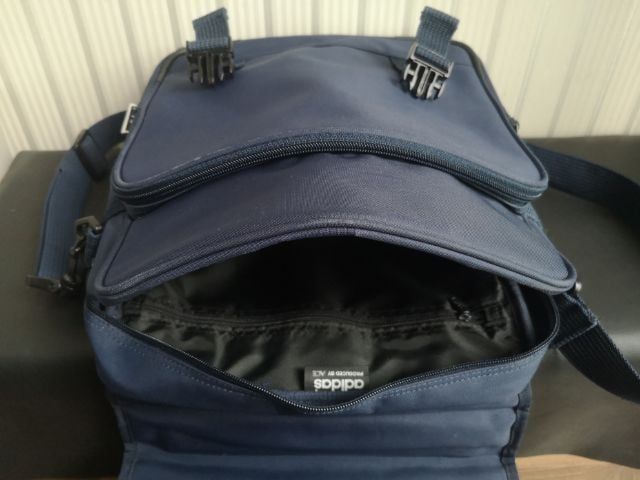 ขายกระเป๋าสะพายข้างผ้าไนลอนกันน้ำADIDAS สีกรม รูปที่ 3
