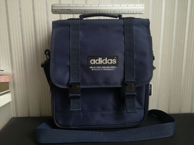 ขายกระเป๋าสะพายข้างผ้าไนลอนกันน้ำADIDAS สีกรม