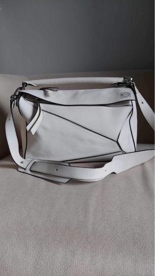 กระเป๋า Loewe puzzle สีขาว