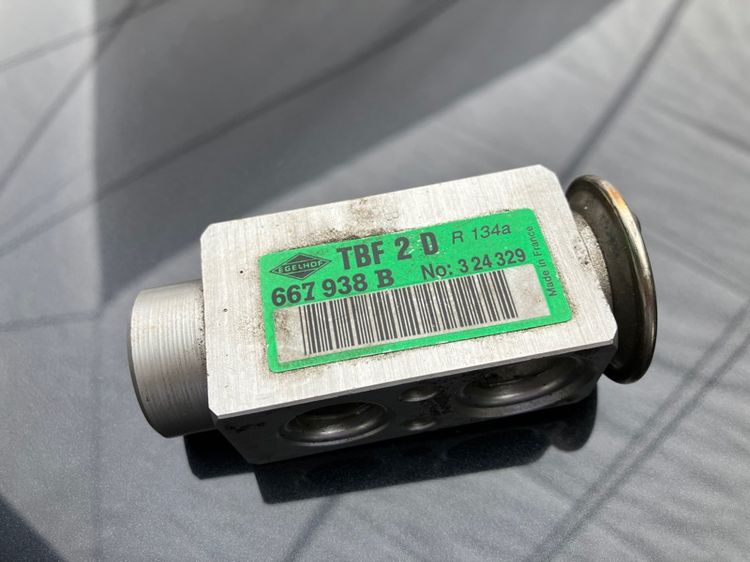 วาล์วแอร์ MINI Cooper R50 R52 R53 ของแท้มือสอง made in France 🇫🇷 Part no 667938B ใช้ได้ปกติ ติดกับท่อตู้แอร์ หรือคอยเย็น รูปที่ 2