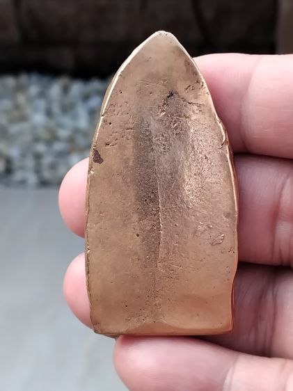 พระร่วงยืนปางประทานพร ข้างเม็ด กรุวัดพระศรีรัตนมหาธาตุ จ.สุโขทัย เนื้อทองผสม พุทธศิลป์ลพบุรี ขนาด 2.5x5.5 cm พิมพ์คม ชัด มีน้ำหนัก สภาพสวย เ รูปที่ 2