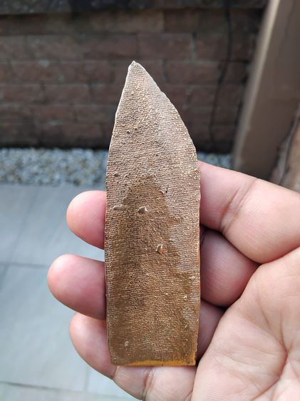 พระร่วงยืนปางประทานพร ข้างเม็ด กรุวัดพระศรีรัตนมหาธาตุ จ.สุโขทัย เนื้อทองผสม พุทธศิลป์ลพบุรี ขนาด 2.5x5.5 cm พิมพ์คม ชัด มีน้ำหนัก สภาพสวย เ รูปที่ 2