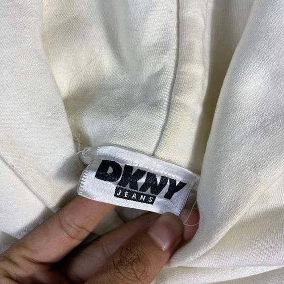 เสื้อกันกนาว DKNY แท้ 💯 size ขนาด อก 23 ยาว 27 นิ้ว สภาพดีมาก ทรงสวย เนื้อผ้าหนานุ่มดีมาก ตัดเย็บดีมาก หายากน่าสะสมครับ รูปที่ 6