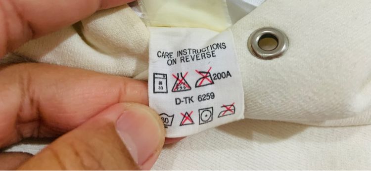 เสื้อกันกนาว DKNY แท้ 💯 size ขนาด อก 23 ยาว 27 นิ้ว สภาพดีมาก ทรงสวย เนื้อผ้าหนานุ่มดีมาก ตัดเย็บดีมาก หายากน่าสะสมครับ รูปที่ 7