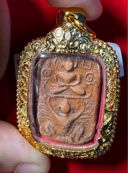 หลวงพ่อปาน วัดบางนมโค กทม. พระเครื่องเนื้อดินรูปทรงห้าเหลี่ยม พิมพ์สมเด็จประทับบนครุฑ ในเลี่ยมทองลงยาพร้อมใช้ รูปที่ 13